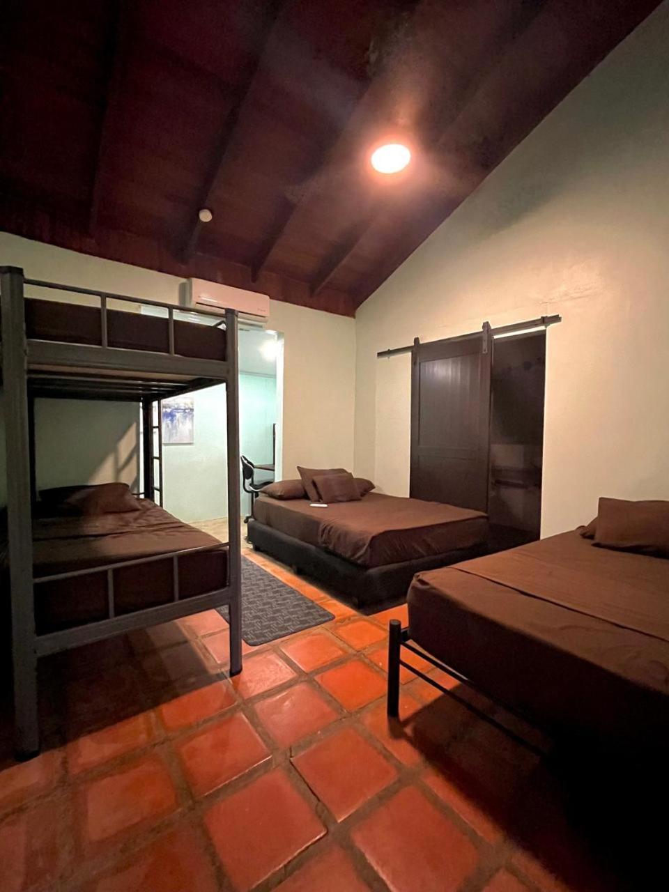 Tamarindo Backpackers Hostel Ngoại thất bức ảnh